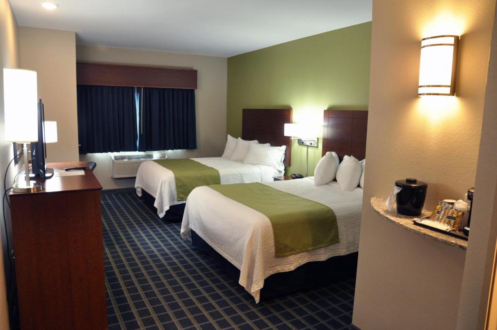Deluxe Queen Room interior